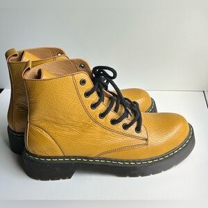 BRAND NEW!!Leather Boots. Size 8.5